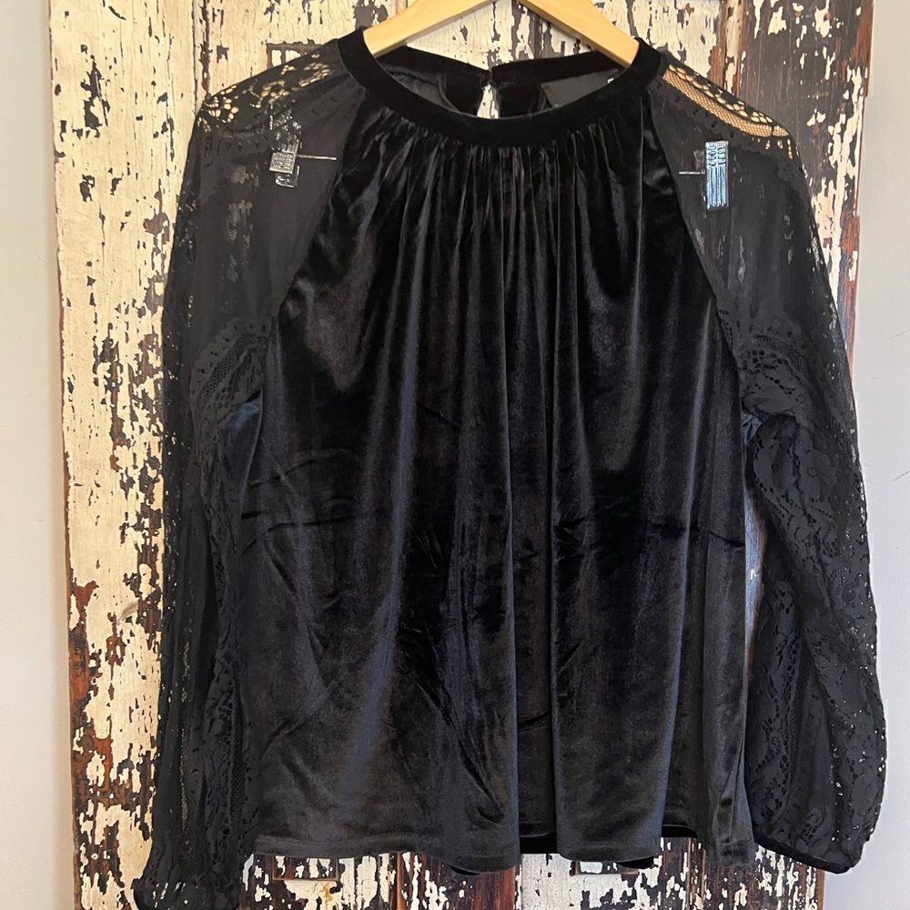 Women’s Broadway Black Blouse.  Size XL.